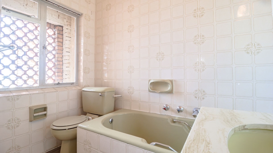 To Let 4 Bedroom Property for Rent in Gordons Bay Village Western Cape